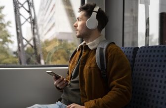 Miten äänikirjat tukevat jatkuvaa oppimista aikuisiässä