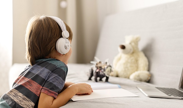 Äänikirjojen hyödyt lapsille Kuuntelutaidot, kielitaito ja mielikuvituksen kehitys